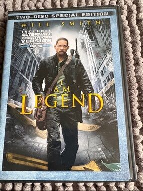 I Am Legend (Two-Disc Special Edition) DVD - Will Smith - Yellow Title